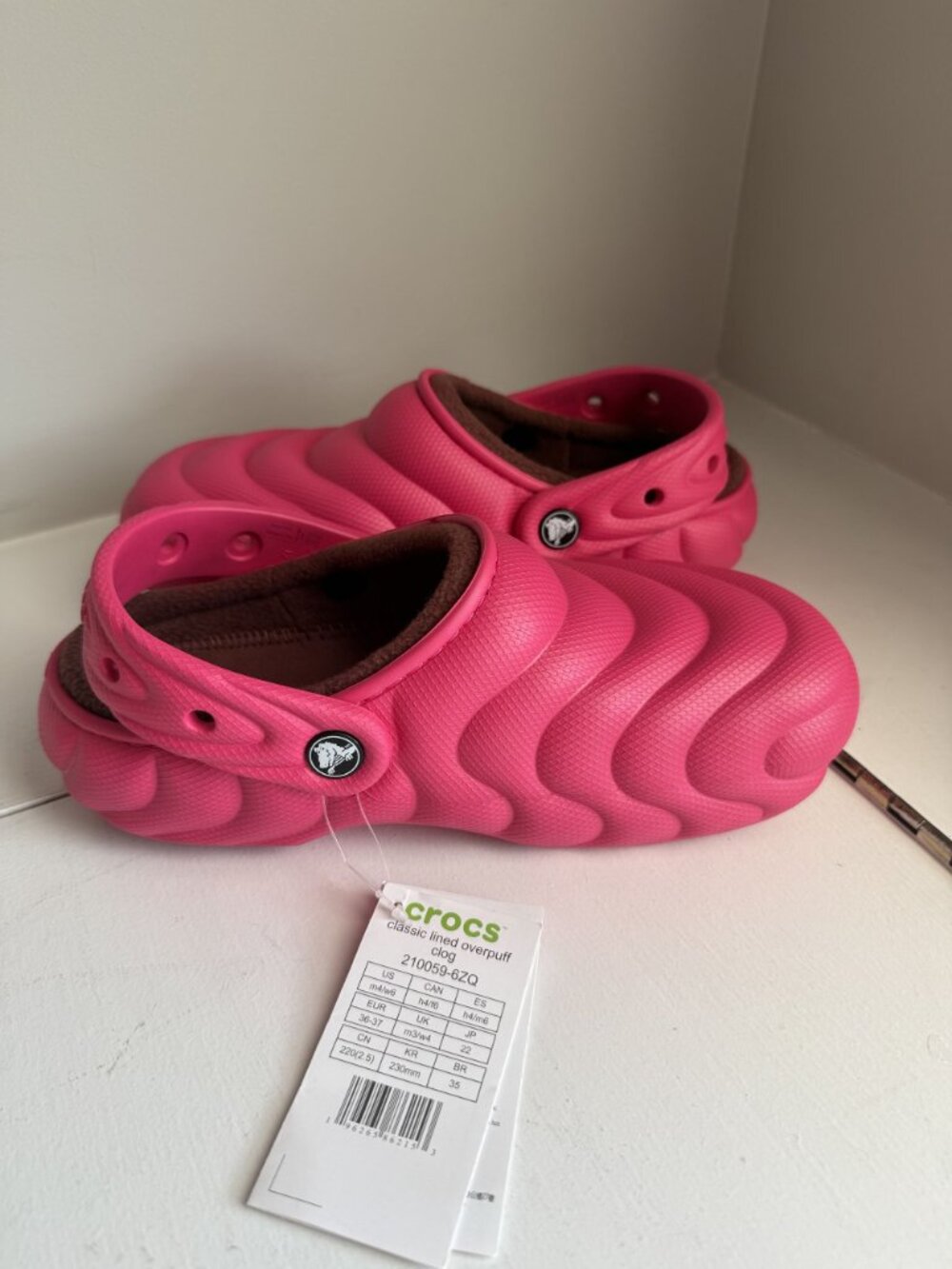 NEW Crocs Classic Lined Overpuff Clog Scarlet Pink Size Womens 6 $65 [jb] - Picture 16 of 16